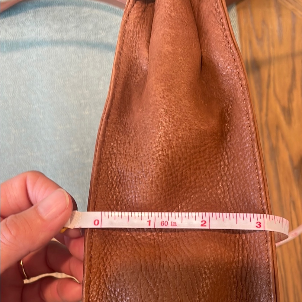 Brown Distressed Leather Vintage Fossil 1954 Key Shoulder Bag. - Picture 11 of 11